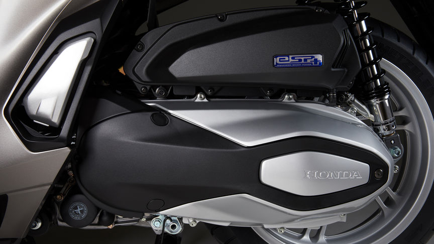 Honda SH350i – Nagyobb teljesítményű, 4 szelepes SOHC folyadékhűtésű motor