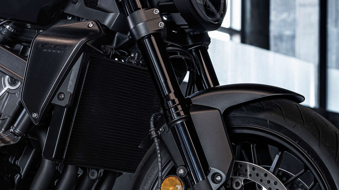 CB1000R Black Edition, teljesen fekete első felfüggesztés