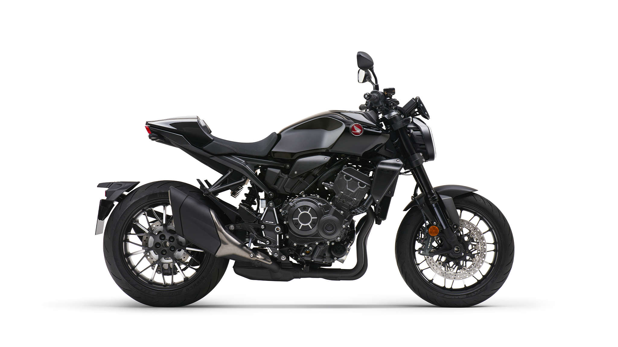 Honda CB1000R Black Edition, jobb oldal, stúdiófelvétel, fekete motor