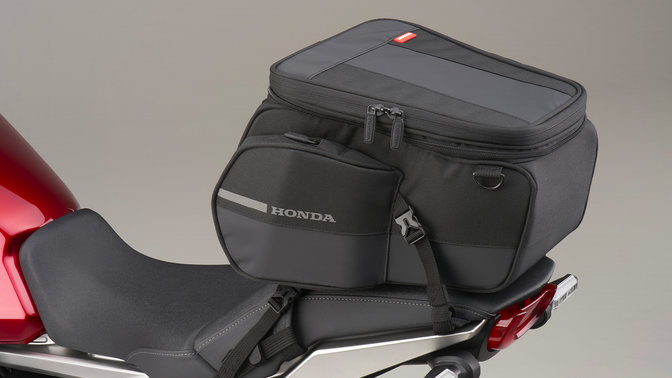 CB1000R, HÁTSÓÜLÉS-TÁSKA