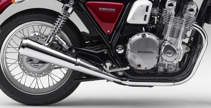 Felvétel a Honda CB1100 EX erőforrásáról.