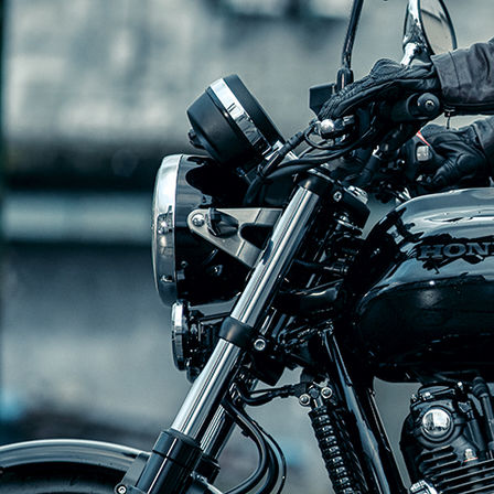 Közelkép a Honda CB1100 RS felfüggesztéséről.