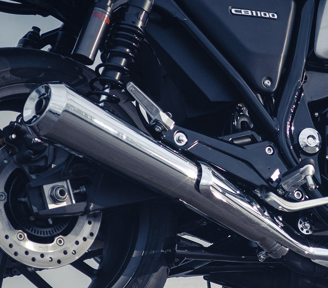 Közelkép a Honda CB1100 RS motorjáról.