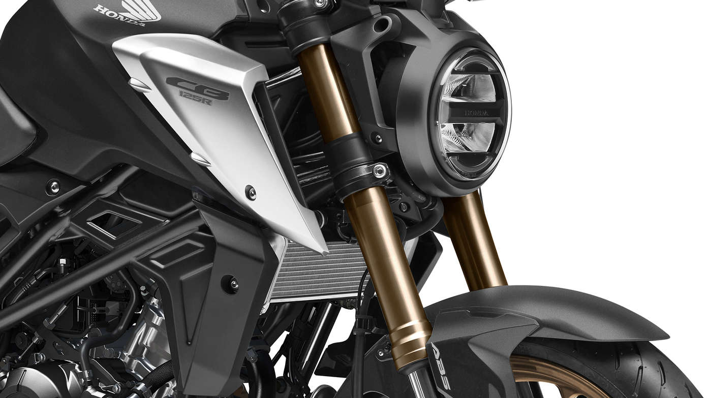 Honda CB125R, 41 mm átmérőjű, nagydugattyús (SFF-BP), elválasztott funkciójú első villa 