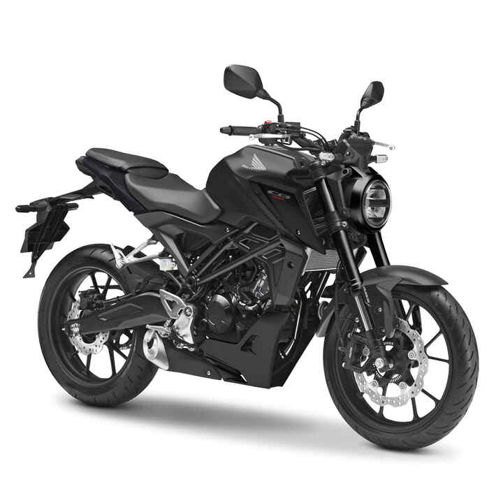 Honda CB125R, háromnegyedes jobb első nézet, stúdiófelvétel, fekete motor
