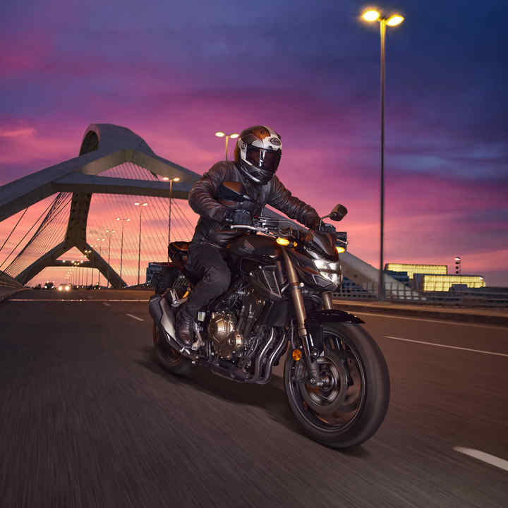 CB500F – ENGEDJE SZABADJÁRA AZ ÖNBEN LAKOZÓ MOTOROST