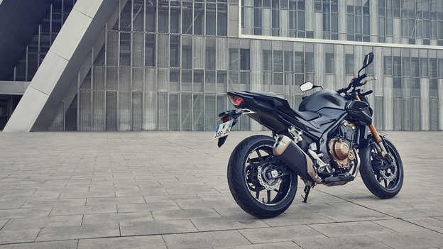 CB500F – Új, könnyű kerekek és lengővilla