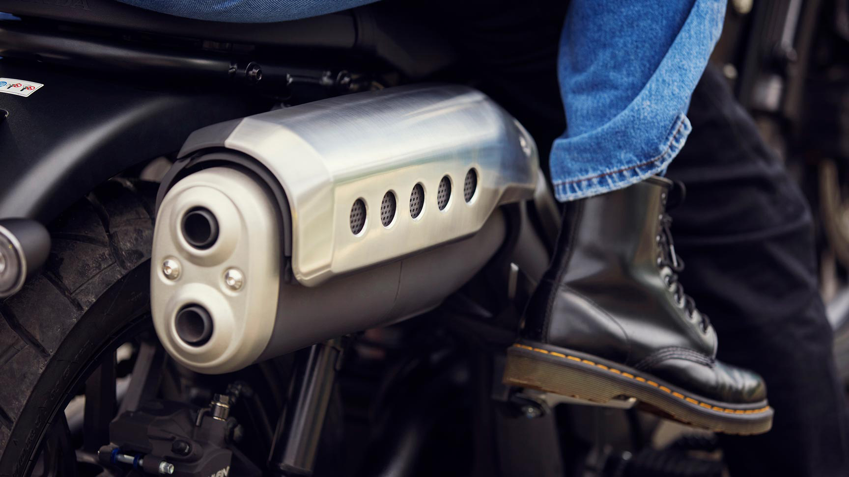 Közelkép a Honda CL500 motorkerékpárról.