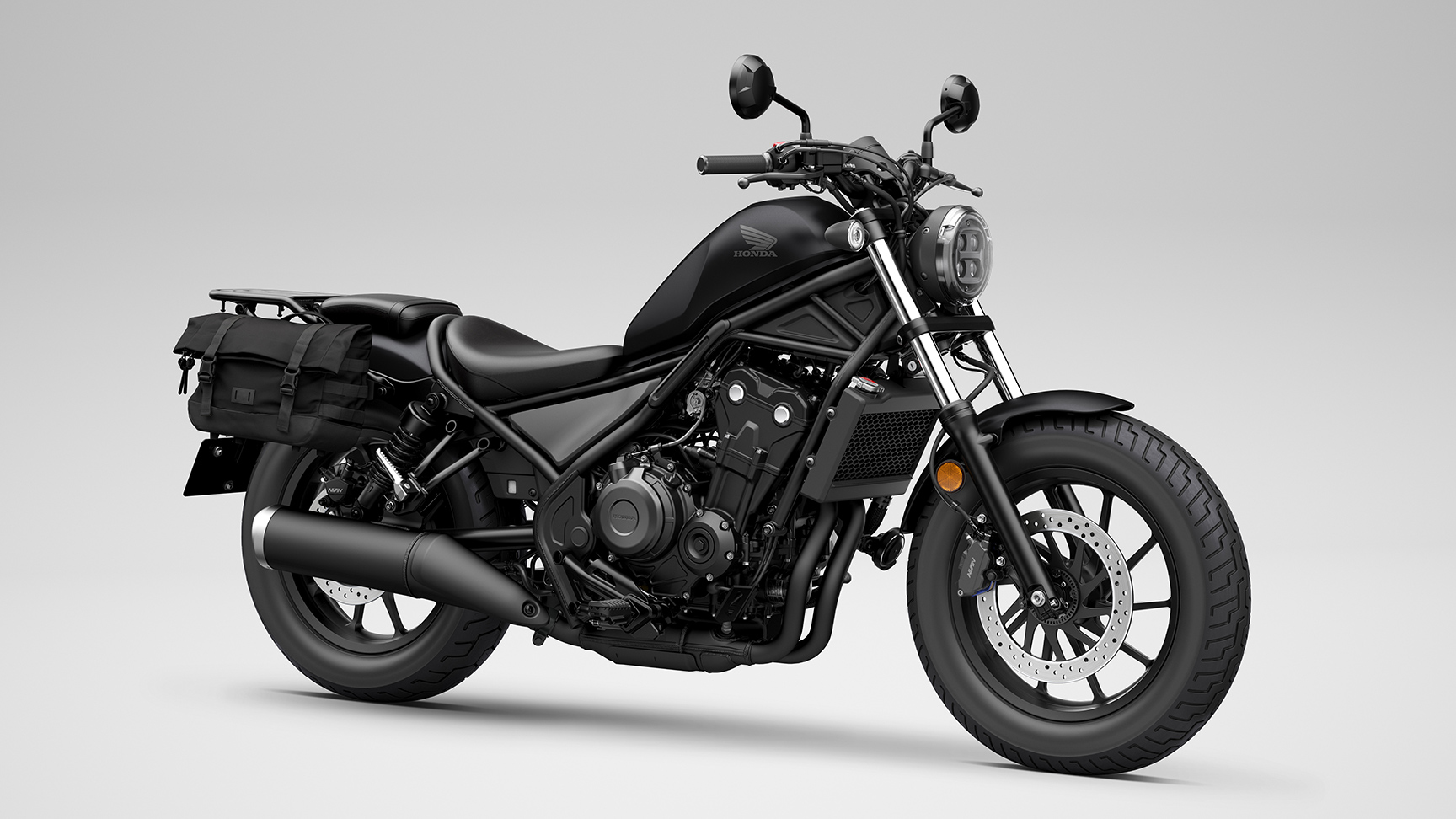 A Honda CMX500 Rebel a Travel csomaggal.