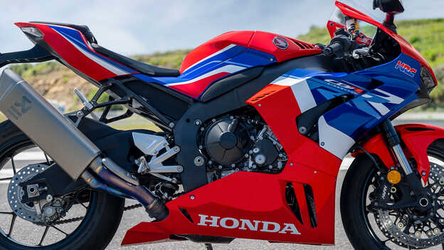Honda CBR1000RR-R Fireblade magas fordulatszámú motorral