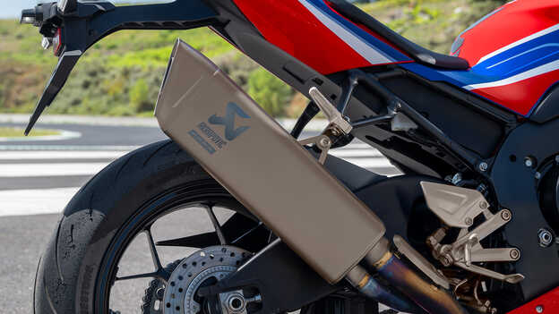 Honda CBR1000RR-R Fireblade nagy teljesítményű, könnyű Akrapovic titán kipufogódobbal