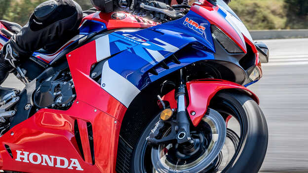 Honda CBR1000RR-R Fireblade állítható Showa felfüggesztéssel