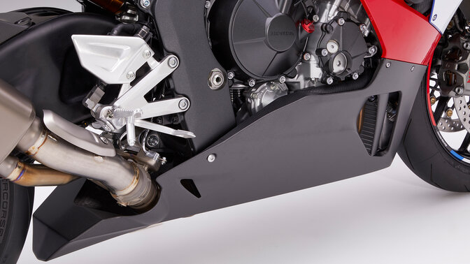 Honda CBR1000RR-R Fireblade karbon alsó burkolat