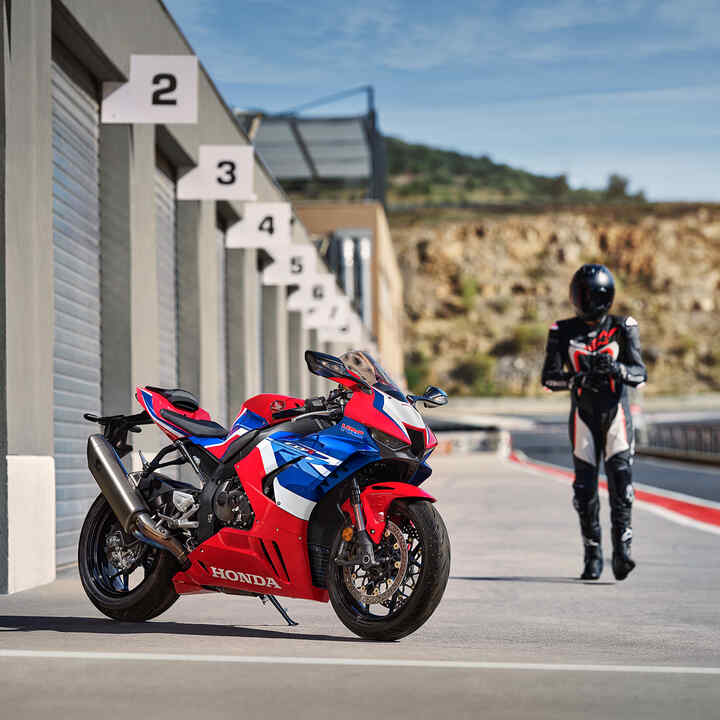 Honda CBR1000RR-R Fireblade Akrapovic kipufogóval