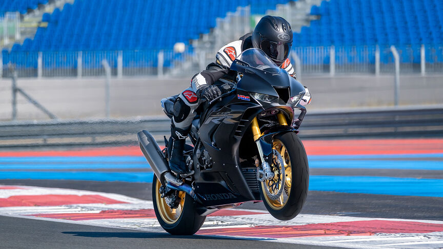 Honda CBR1000RR-R Fireblade SP magas fordulatszámú, soros négyhengeres, félbütykös motorral