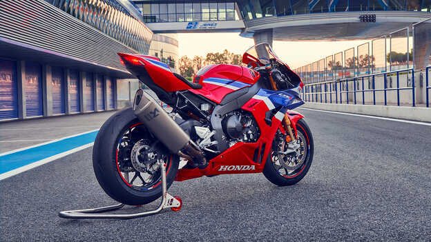 Honda CBR1000rr-r Fireblade – közelkép a hátsó kerékről.