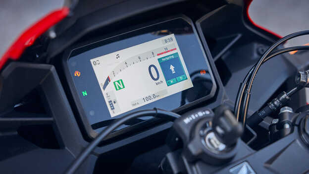 Honda CBR500R – okostelefon-csatlakoztatási lehetőség navigációs rendszerrel
