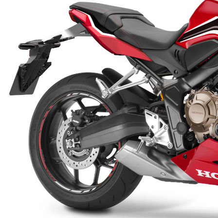 CBR650R, stúdiófelvétel, közelkép a hátsó kerékről