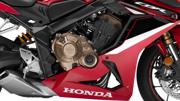 NÉGYHENGERES MOTOR