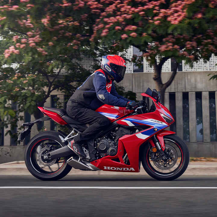 Honda CBR650R – állókép oldalról