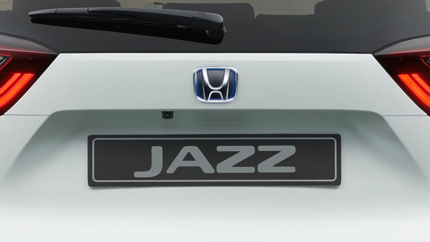 Közelkép a Honda Jazz Hybrid tolatást segítő kamerájáról