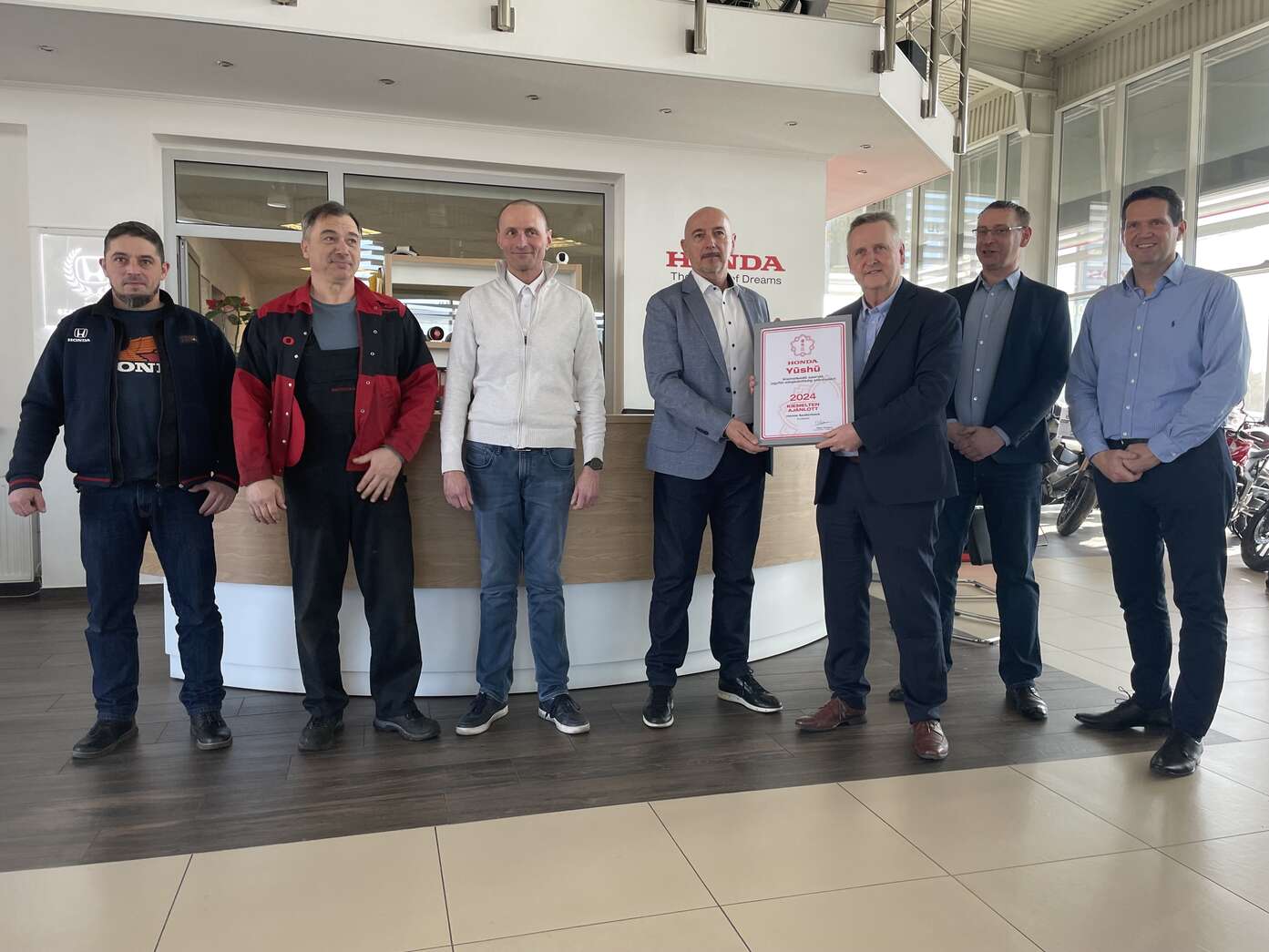 Honda dealership with Yushu award.