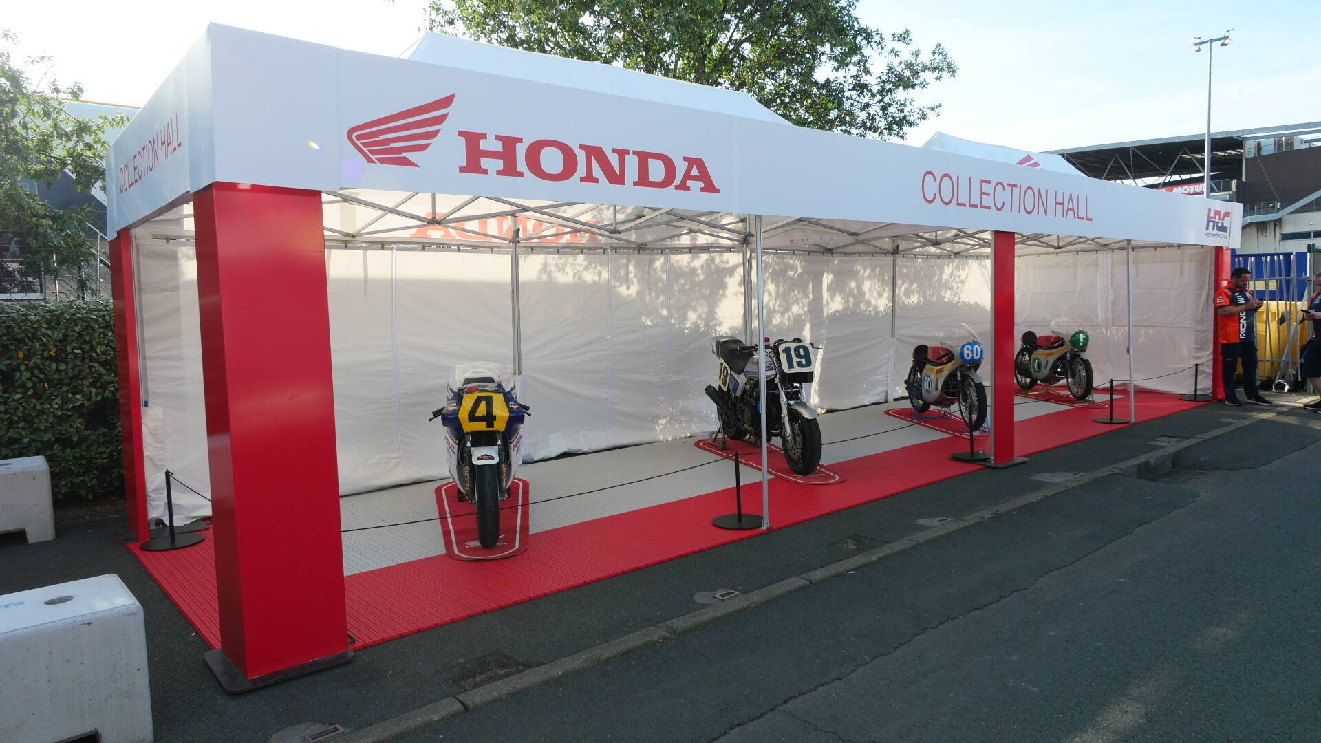 Old school reborn: CB1000F showcased at two major events in France, where Honda celebrated the company’s illustrious motor sport heritage which inspired it