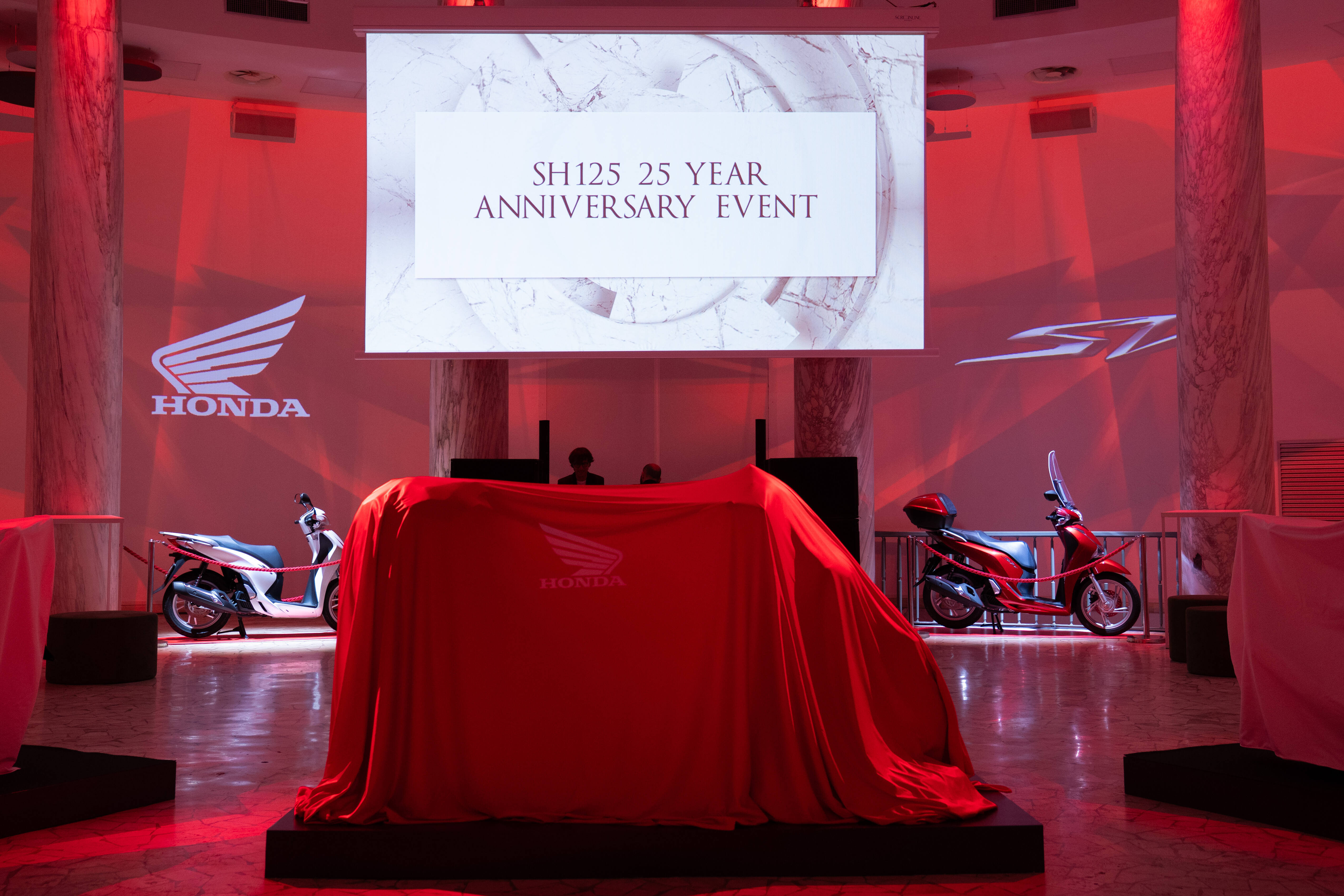 Honda celebrates 25 years of the SH125i with the SH Marmo and ‘Hanami’:  Two special projects exploring sustainability and design